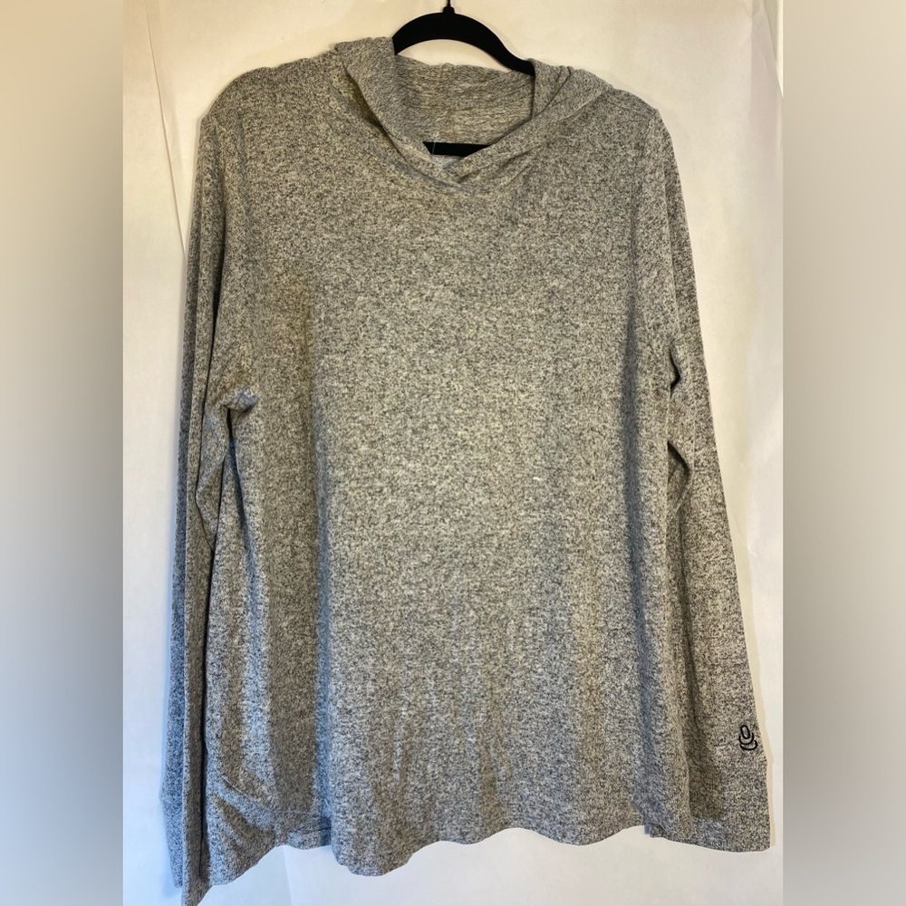 Cuddl Duds Gray Hoodie Top Shirt Size 1X-Pic of slight white thread on the front